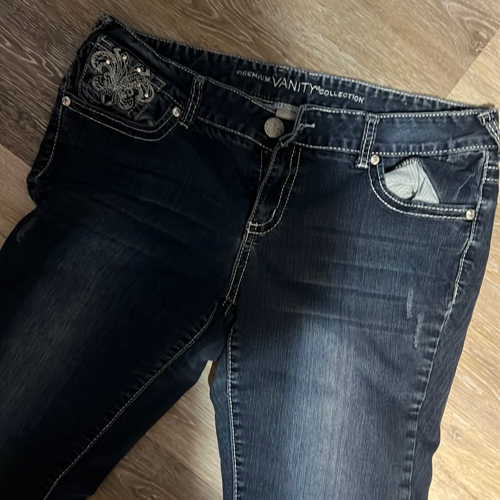 Love these jeans. So cute on!